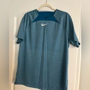 Men’s athletic T-shirt, Nike
